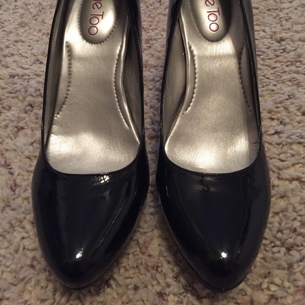 Me Too black patten leather 4” heels. never worn.